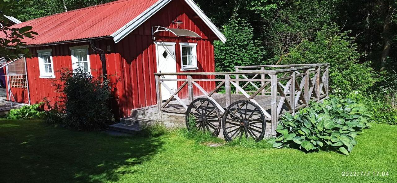 Lillstugan i idyllisk lugn miljö nära Hällungen, Stenungsund Lägenhet Ucklum Exteriör bild